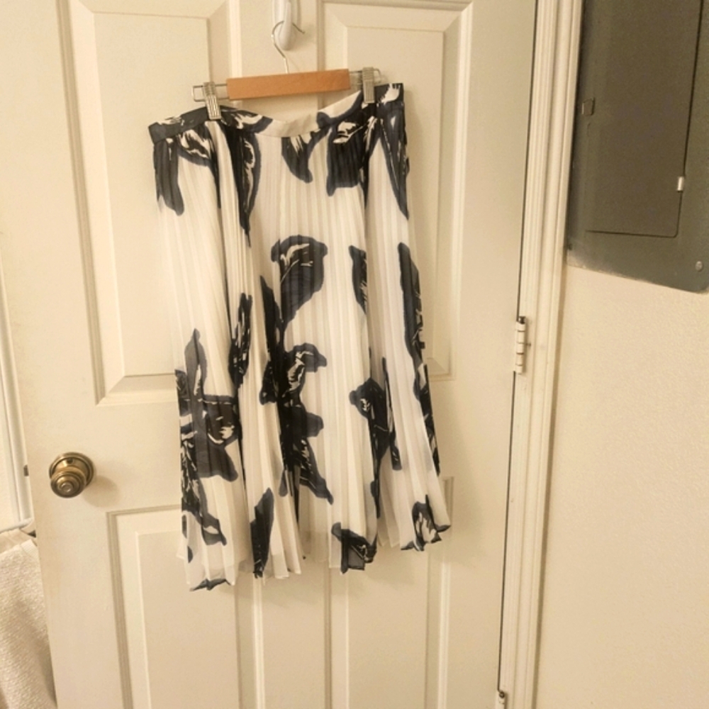 Banana Republic white Midi Skirt Size 12P